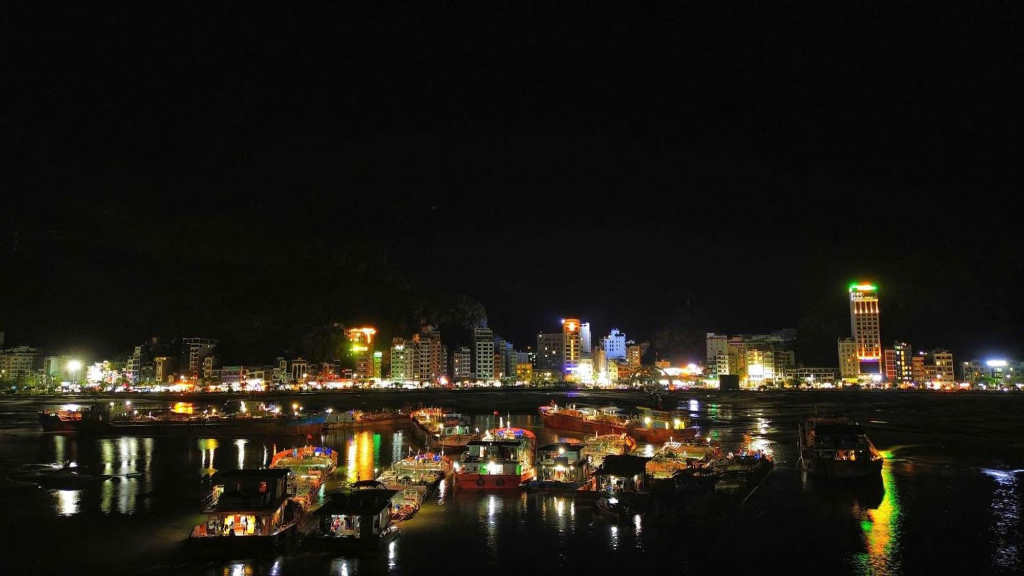 Thu Ha Sea View Hotel Dong Khe Sau Екстериор снимка